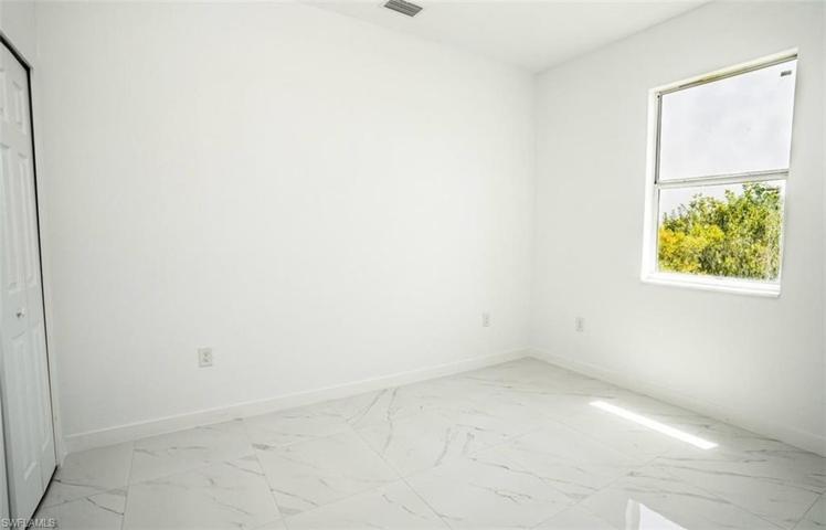 4652-4654  28th SW ST, Lehigh Acres, FL 33973