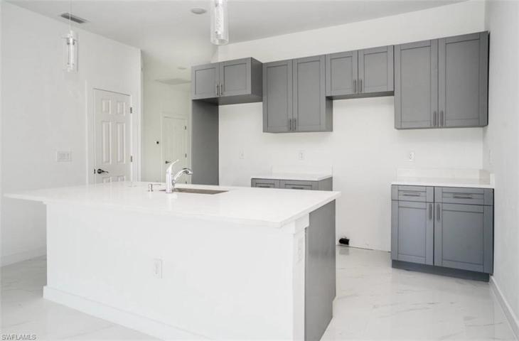 4652-4654  28th SW ST, Lehigh Acres, FL 33973
