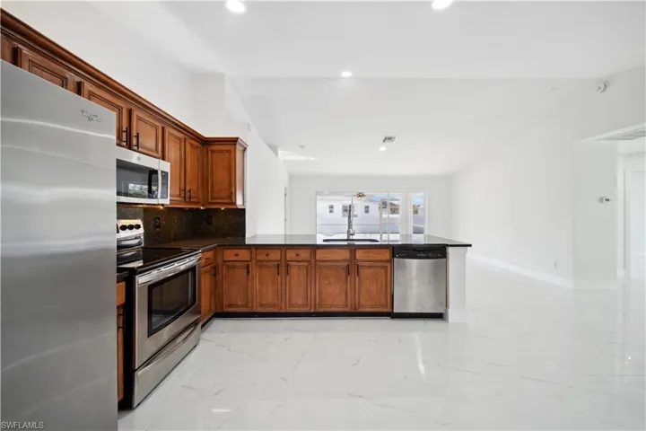 2901  25th SW ST, Lehigh Acres, FL 33976