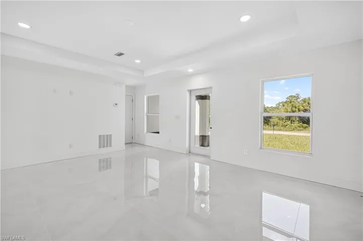 2916  Dora N AVE, Lehigh Acres, FL 33971