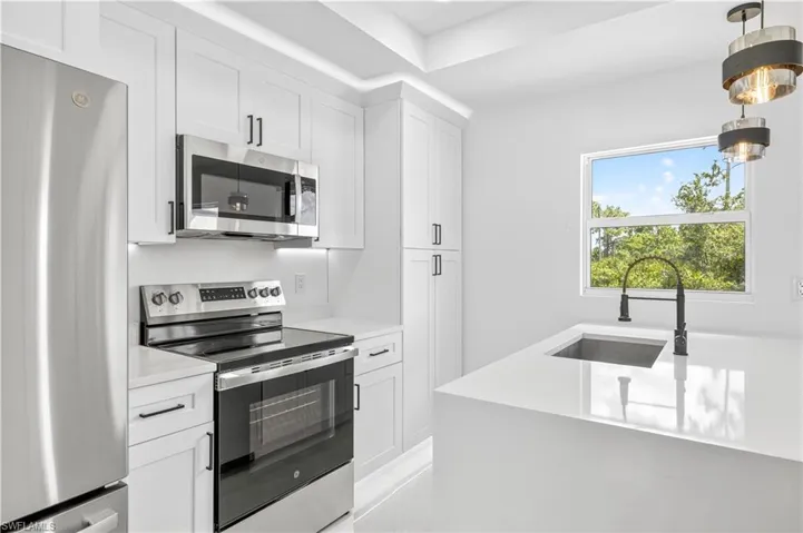 2916  Dora N AVE, Lehigh Acres, FL 33971
