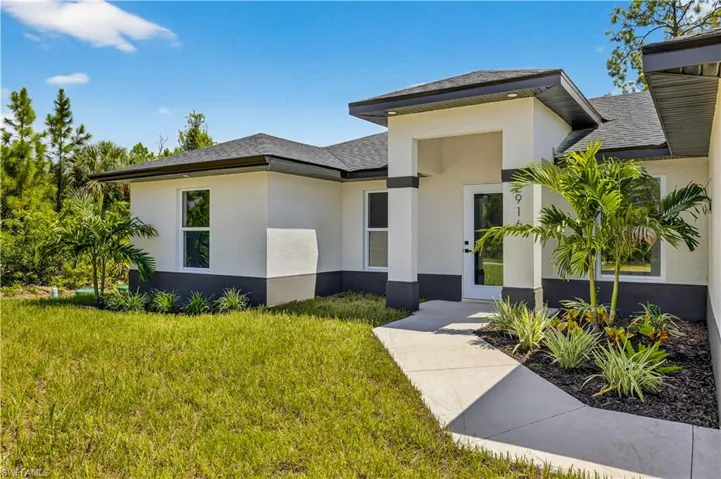 2916  Dora N AVE, Lehigh Acres, FL 33971