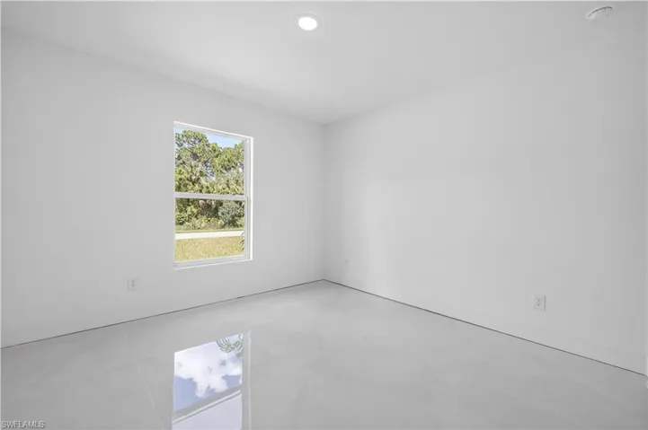2916  Dora N AVE, Lehigh Acres, FL 33971