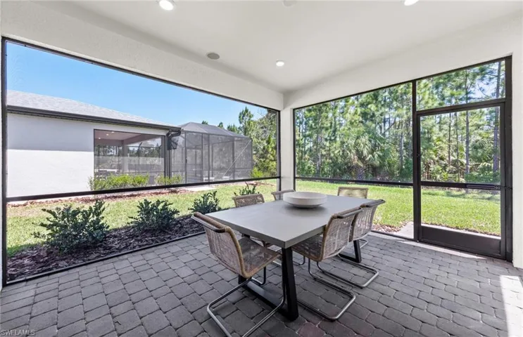 Photos are of a staged model home. Illustration purposes only. Options may vary.