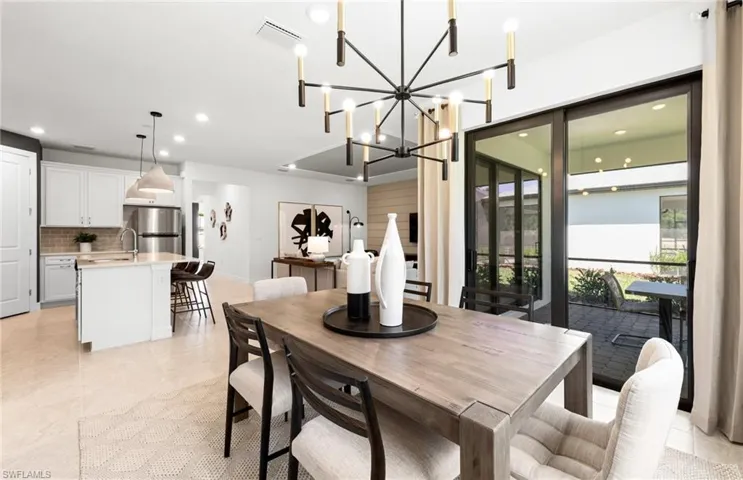 Interior photos are of a staged model home. Illustration purposes only. Options may vary.
