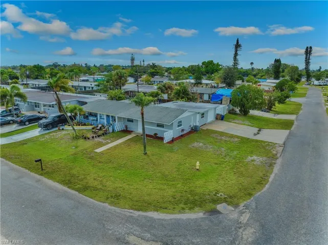 1122  Wesley W ST, Lehigh Acres, FL 33936