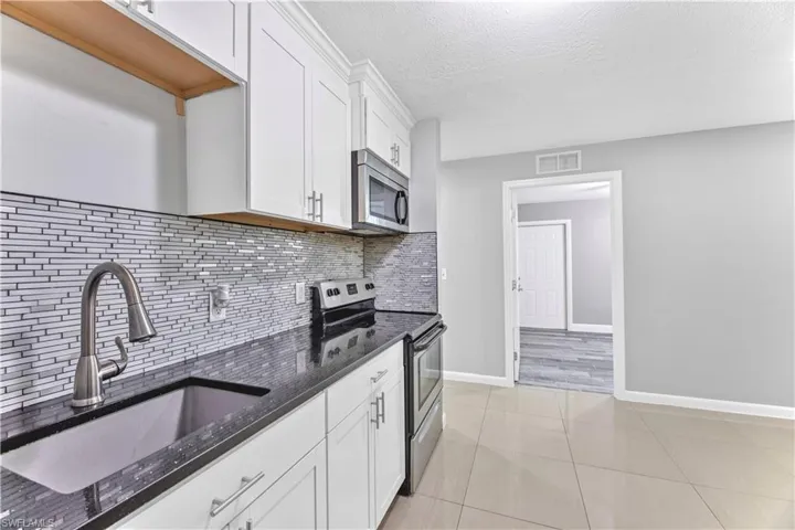 1122  Wesley W ST, Lehigh Acres, FL 33936