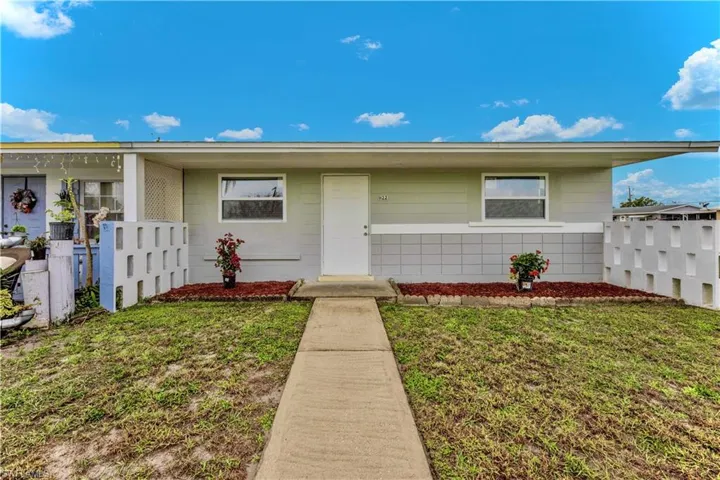 1122  Wesley W ST, Lehigh Acres, FL 33936