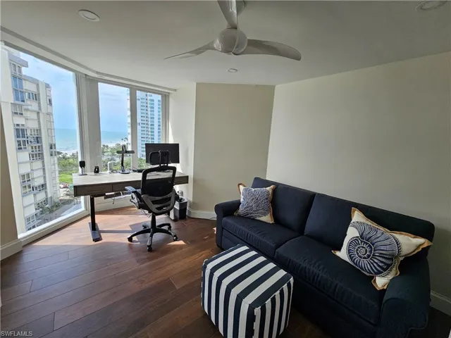 3rd Bedroom/office with pull out couch and office area