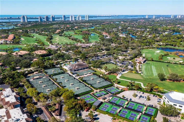With 16 Har-Tru tennis courts, 15 pickleball courts, and a championship croquet lawn, members enjoy a wide variety of activities to stay engaged.