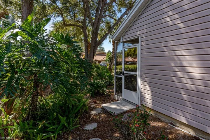 171  Bristol  LN, Naples, FL 34112