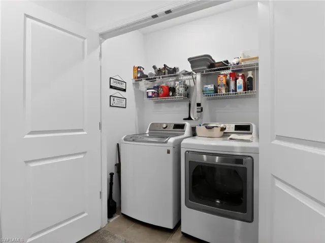 1672 Lake Jessup Cir, Cape Coral, Florida 33909