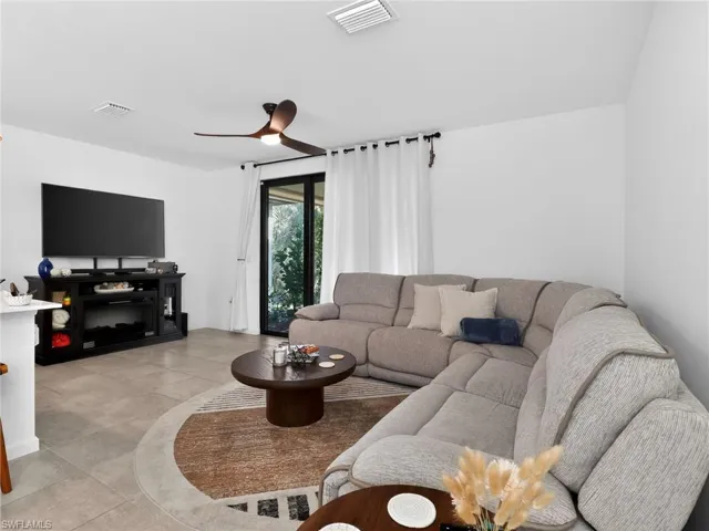 1672 Lake Jessup Cir, Cape Coral, Florida 33909