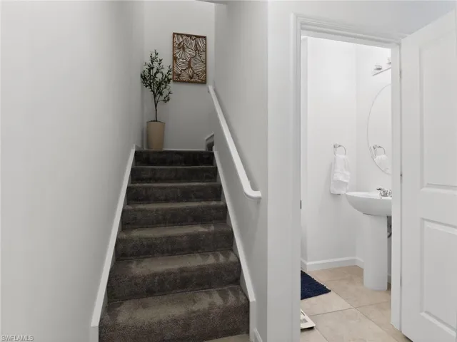 1672 Lake Jessup Cir, Cape Coral, Florida 33909
