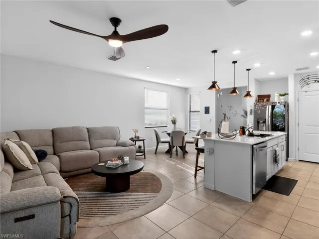 1672 Lake Jessup Cir, Cape Coral, Florida 33909