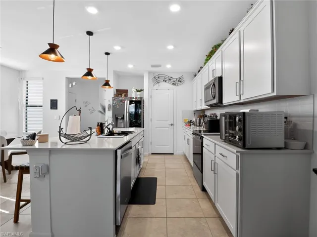 1672 Lake Jessup Cir, Cape Coral, Florida 33909
