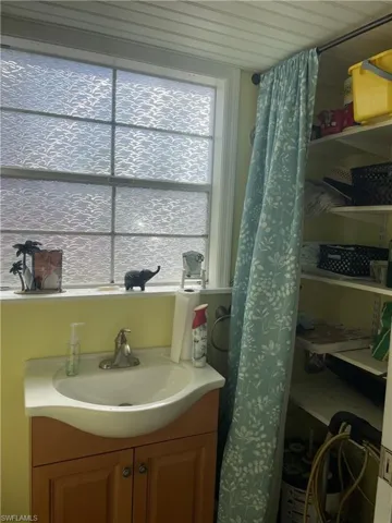 Full bathroom with vanity