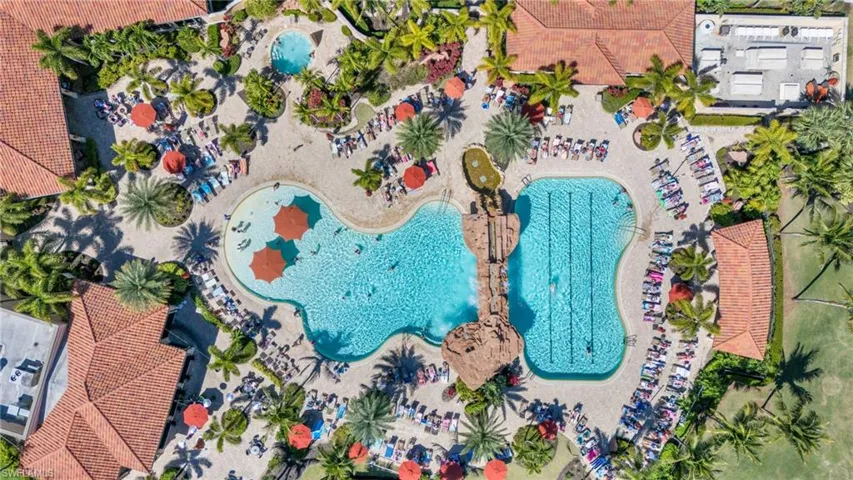 Birds eye view of property