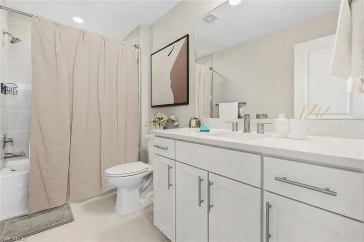 Full Bathroom 2