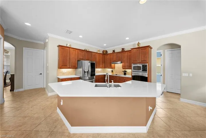 10053 Lions Bay Ct, Naples, Florida 34120