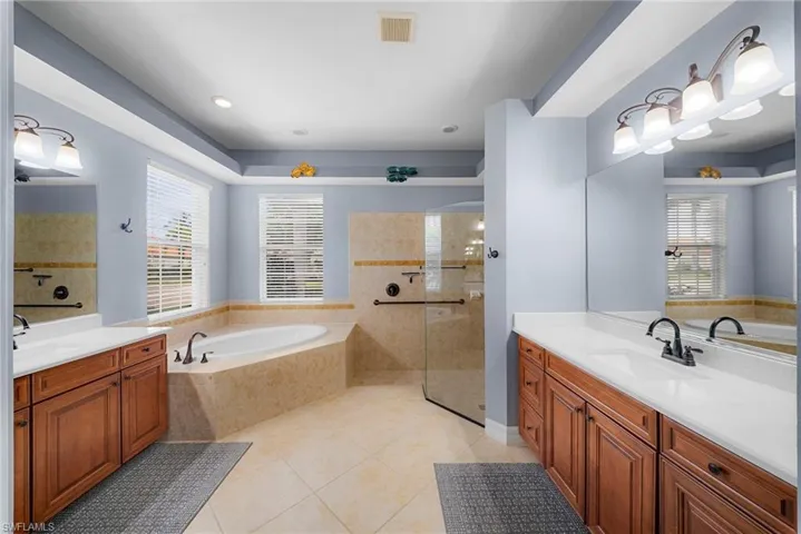 10053 Lions Bay Ct, Naples, Florida 34120