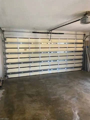 Garage featuring hurricane rated garagedoor and automatic dooropener.