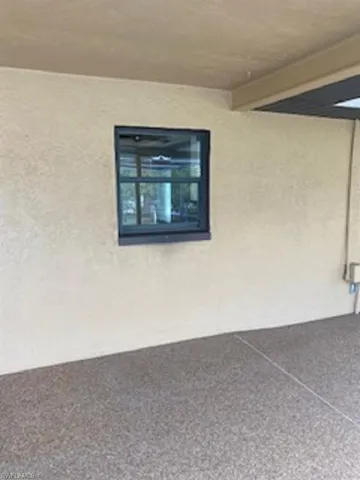 Pass through window from kitchen to lanai.