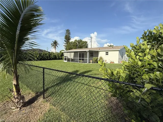 525 11th Ct, Cape Coral, Florida 33990