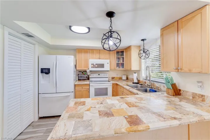 525 11th Ct, Cape Coral, Florida 33990