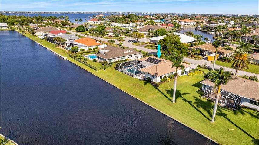 One of the best locations on the lake in Town & River!