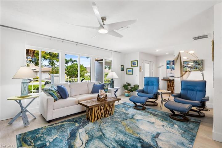 The coastal decor is perfect for this home!