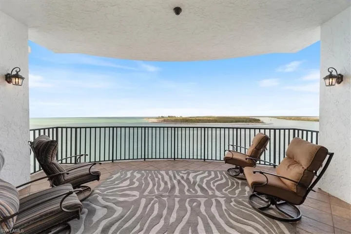 Second balcony with Gulf view.