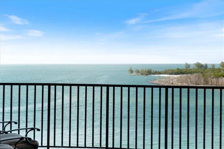 Second balcony with Gulf view.