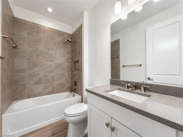 2295 Marquesa Cir, Naples, Florida 34112
