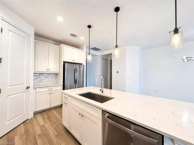 2295 Marquesa Cir, Naples, Florida 34112