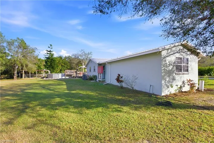 19550 Nalle Rd, North Fort Myers, Florida 33917