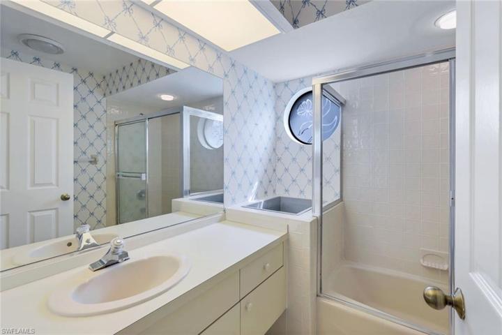 Guest Bathroom- Tub/Shower Combination