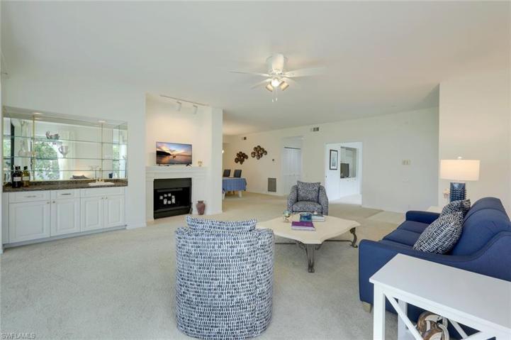 9' Ceilings- Lighted Wet Bar, Wood Burning Fireplace