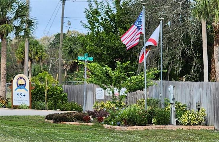 895  Yacht Club NW WAY, MOORE HAVEN, FL 33471