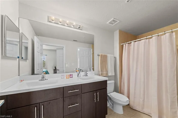 Spacious bathroom