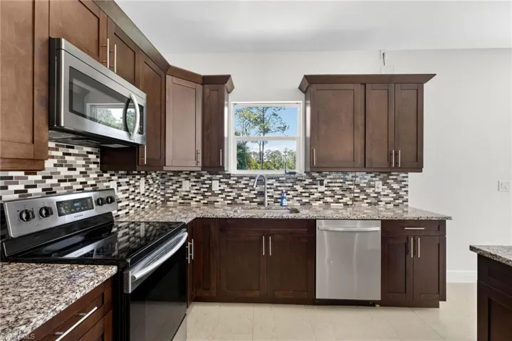2770  70th NE AVE, Naples, FL 34120