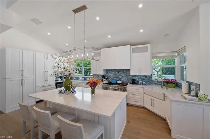 Open Kitchen with large Island