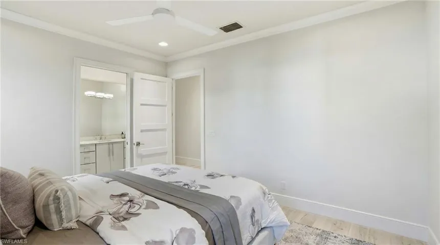 Guest bedroom listing