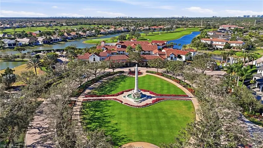 The clubhouse features an attended fitness center, classes, spa, golf pro shop, concierge services, and multiple dining options