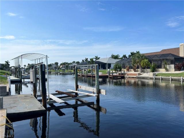75'+/-  Direct access canal leads directly to the Caloosahatchee River- NO BRIDGES.