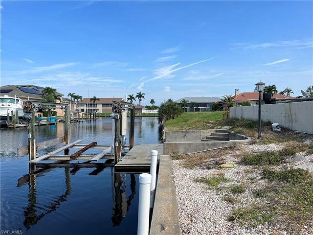 75'+/-  Direct access canal leads directly to the Caloosahatchee River- NO BRIDGES.