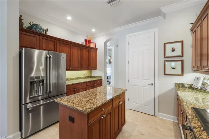 8706  Mustang Island  CIR, Naples, FL 34113