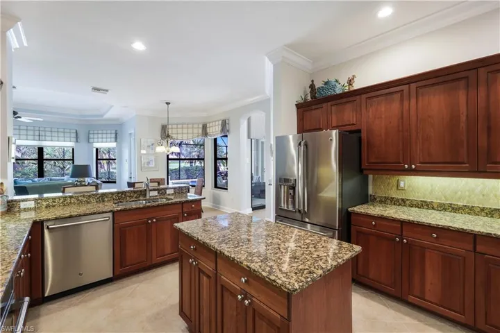 8706  Mustang Island  CIR, Naples, FL 34113