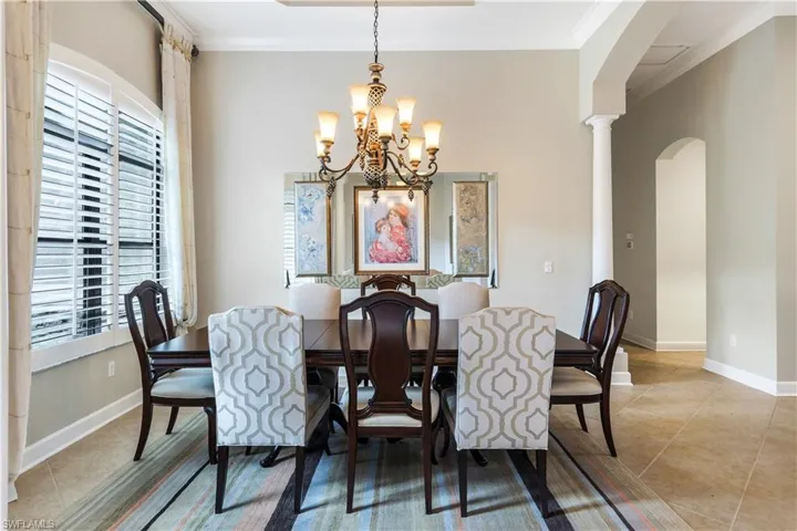 8706  Mustang Island  CIR, Naples, FL 34113