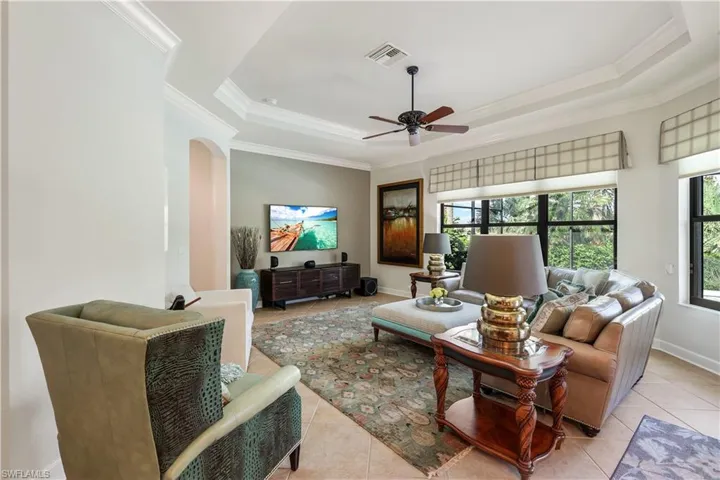 8706  Mustang Island  CIR, Naples, FL 34113